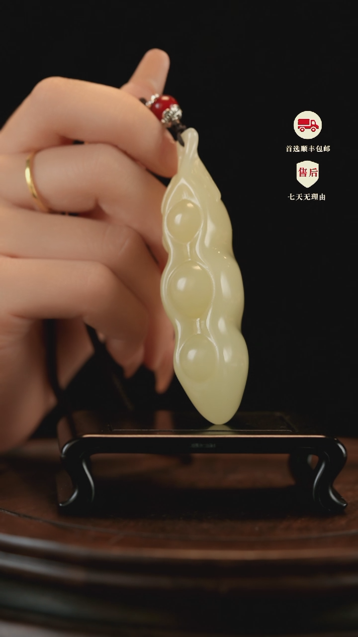 云南石竹叶青雕刻：四季平安手把件