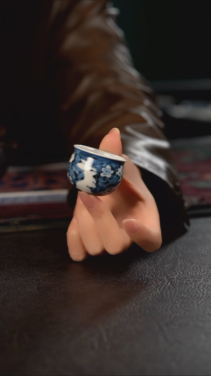 雲山敬古蓝地繁花兔不倒杯