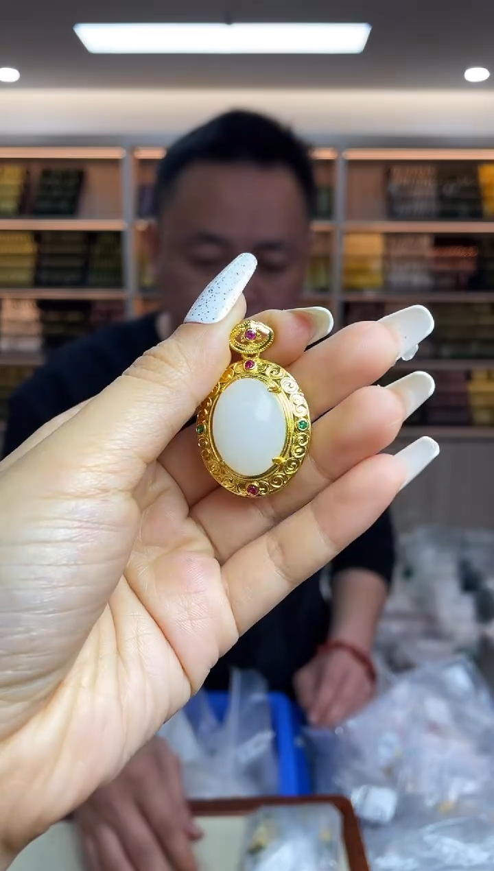 【闪购商品】和田玉·未镶嵌多样性发一件