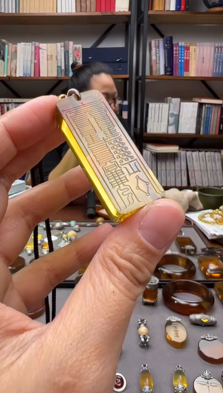 【闪购商品】琥珀颈饰未镶嵌成功品