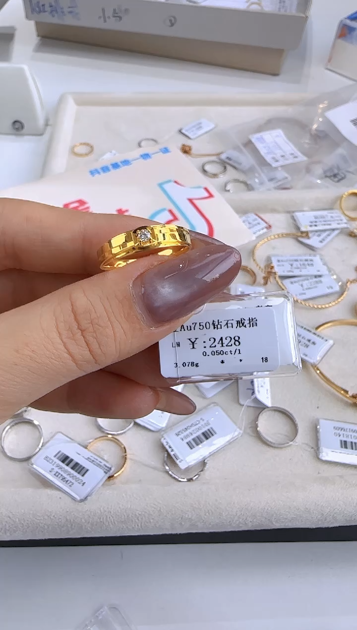 【闪购商品】钻石戒指/指环18K金镶嵌218800
