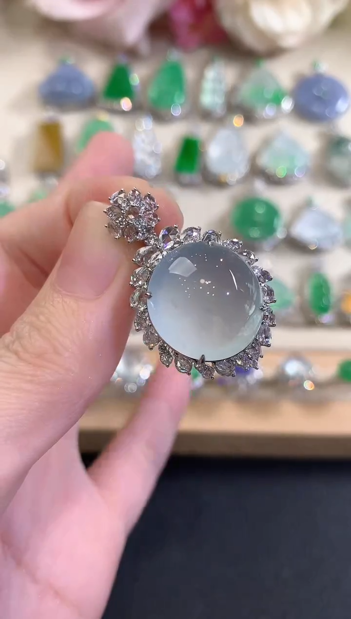 吊坠(不含链)18K金镶嵌翡翠冬日珠宝Q80