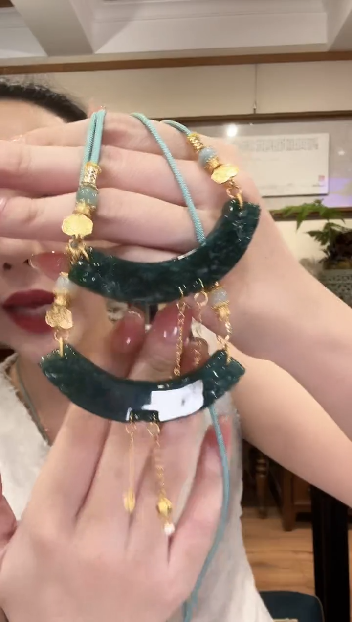 翡翠未镶嵌颈饰国风多样性发其一