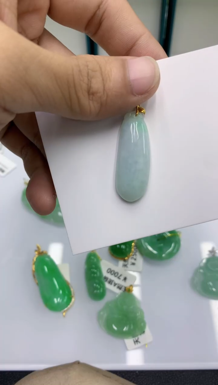 颈饰18K金镶嵌翡翠琴**欢111111