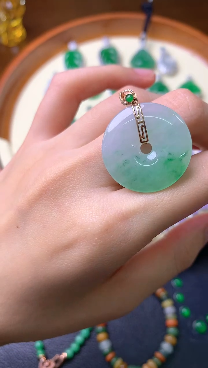 【闪购商品】翡翠吊坠(赠链)18K金镶嵌吊坠