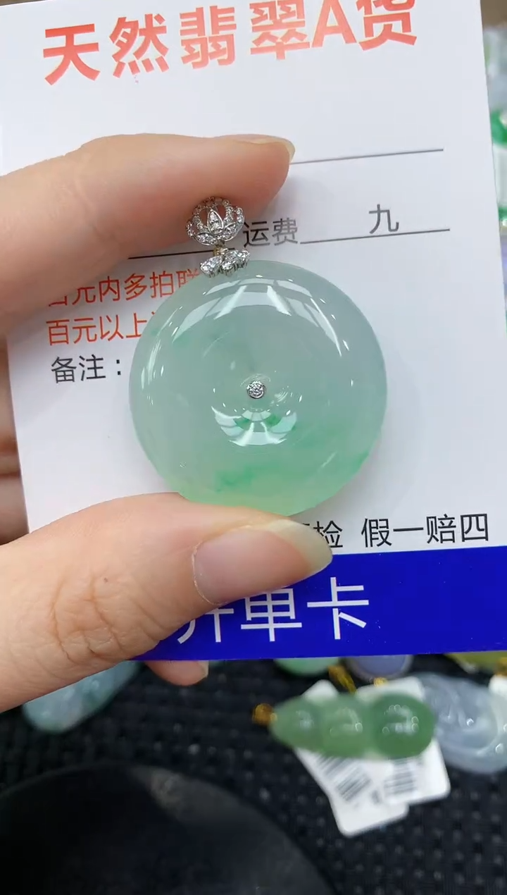 翡翠18K金镶嵌颈饰11111111111