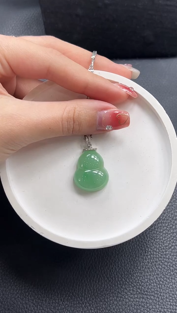 【闪购商品】翡翠颈饰18K金镶嵌葫芦