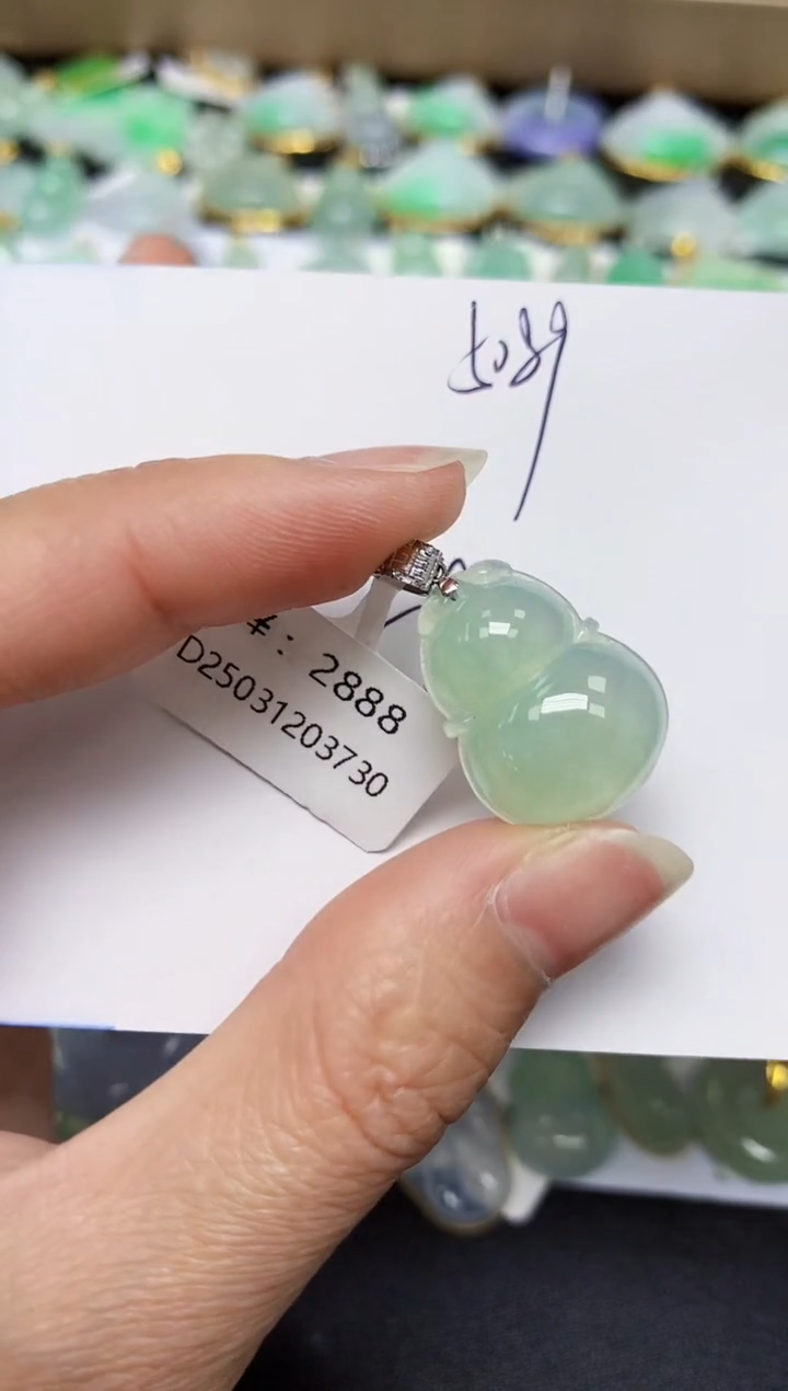 翡翠18K金镶嵌颈饰 天然翡翠A货