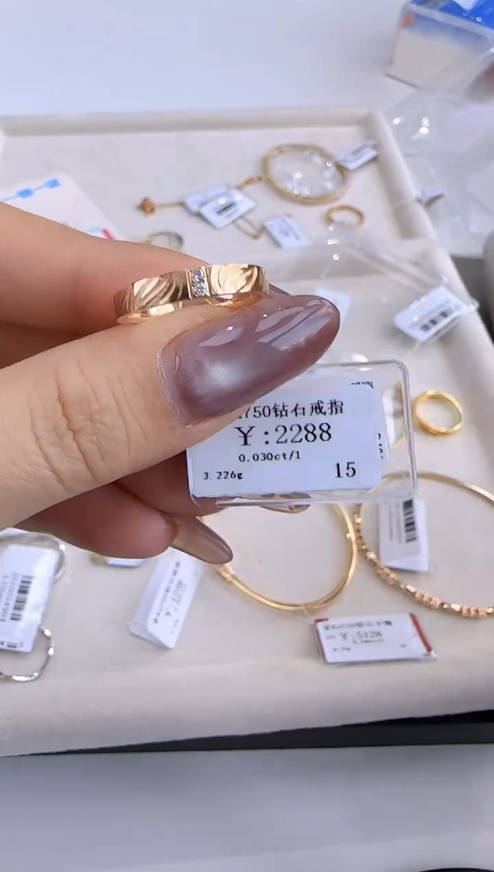 【闪购商品】钻石戒指/指环18K金镶嵌199900