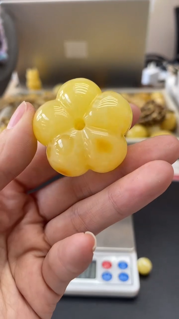 琥珀未镶嵌珠宝奇石1146