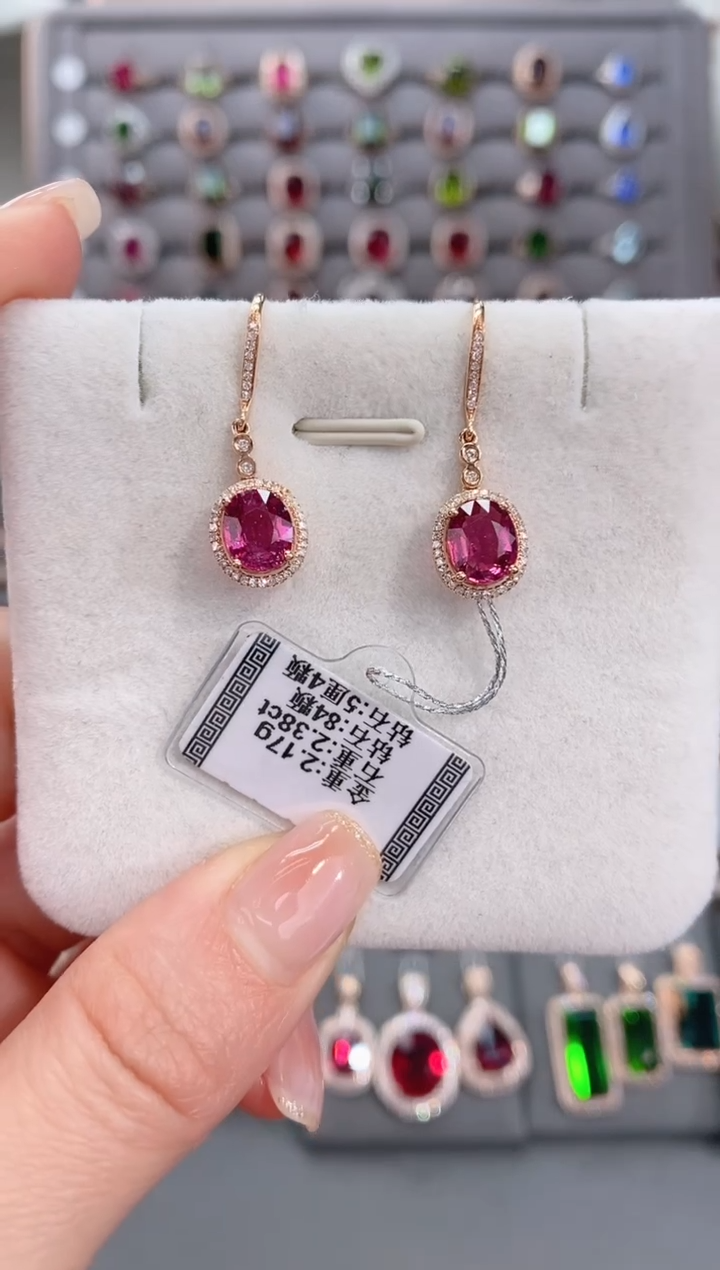 18K金镶嵌耳饰碧玺2.38    配钻  