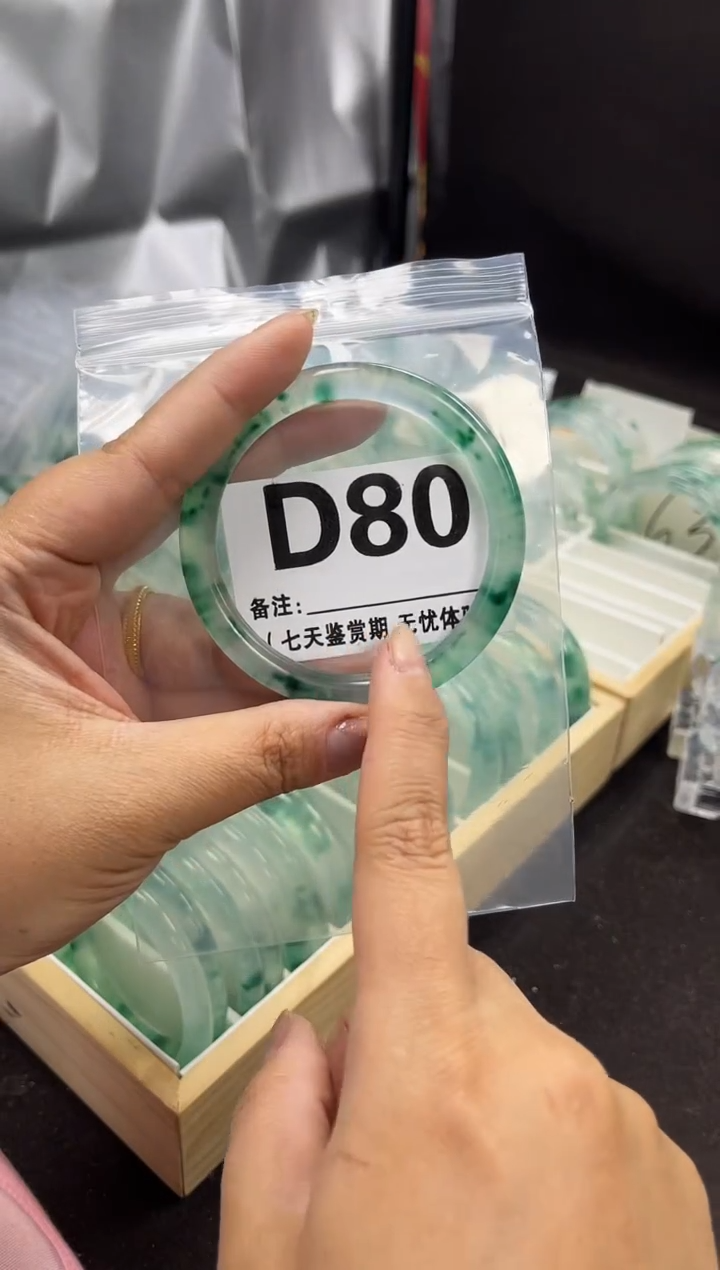 【闪购商品】石英岩玉手镯未镶嵌D80