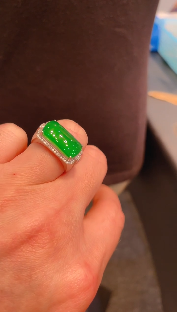 翡翠18K金镶嵌颈饰翡翠A73