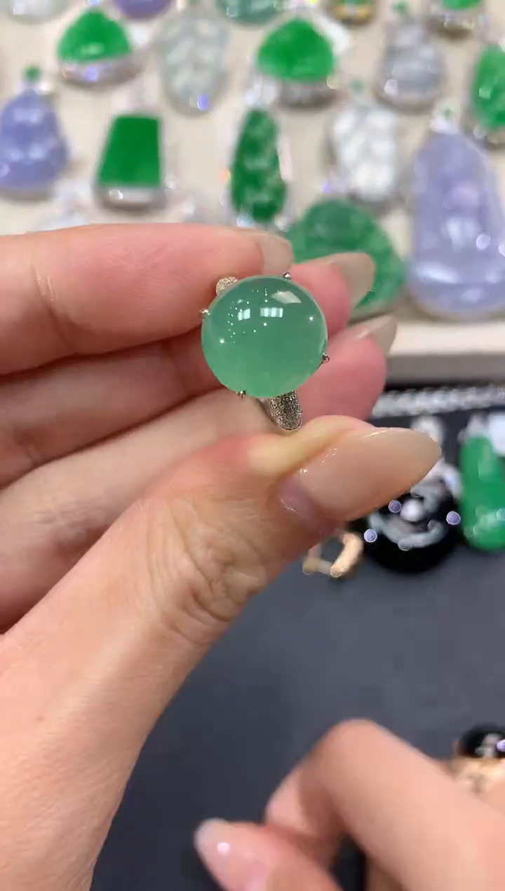 【闪购商品】翡翠戒指18K金镶嵌q48          