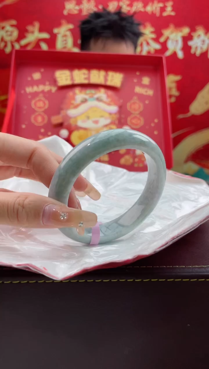 【闪购商品】翡翠手镯未镶嵌8翡翠手镯（微瑕）