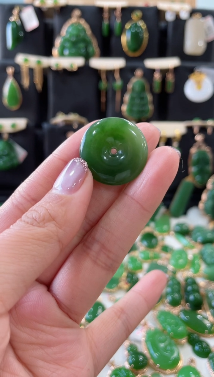 【闪购商品】和田玉（碧玉）颈饰18K金镶嵌平安扣