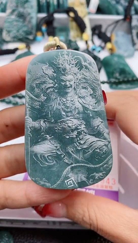 【闪购商品】翡翠颈饰未镶嵌             