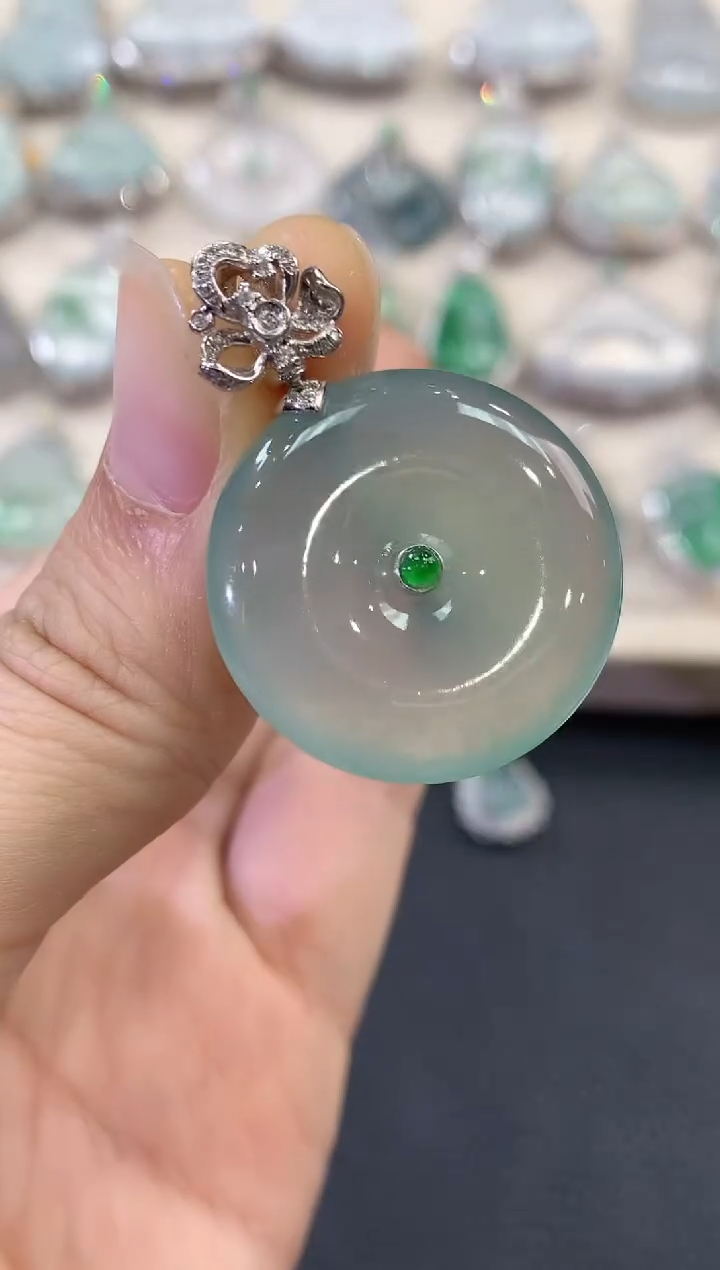 【闪购商品】翡翠吊坠(不含链)18K金镶嵌B95