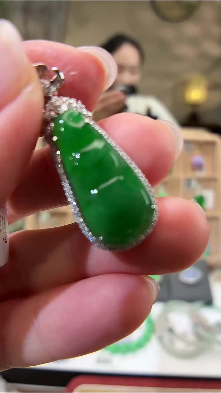 吊坠(不含链)18K金镶嵌翡翠豆子