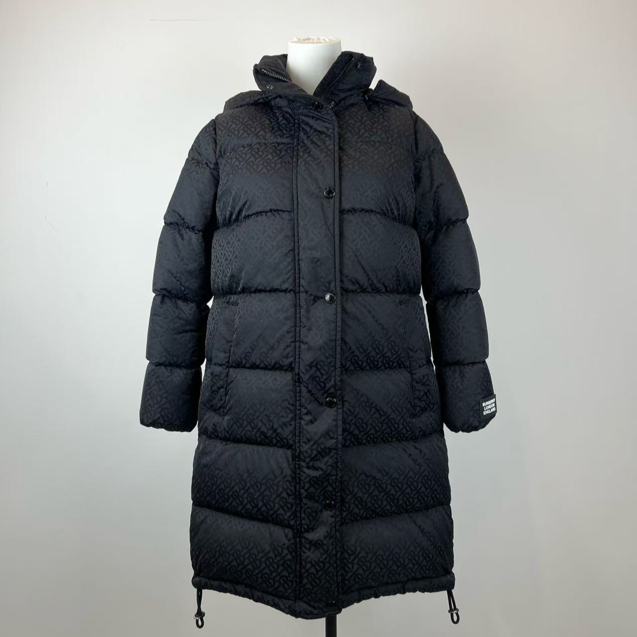 95新 BURBERRY/博柏利 241242/xxs/满印黑色长款羽绒服/9999