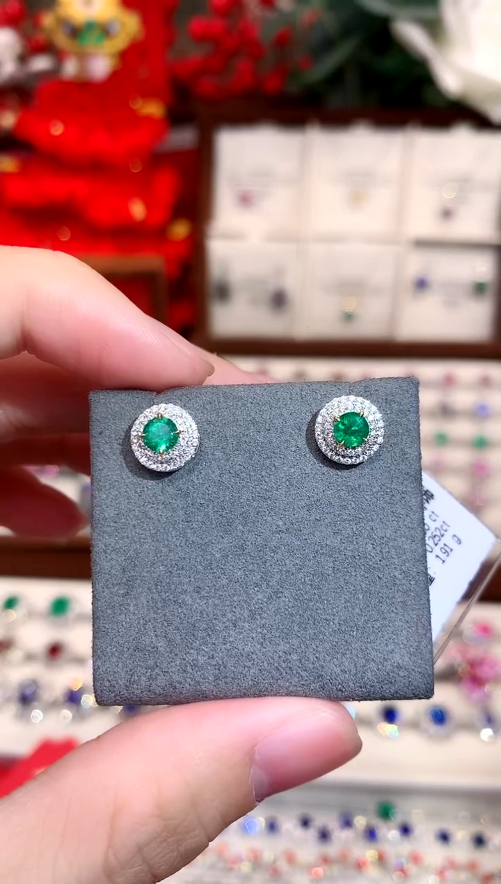 【闪购商品】祖母绿耳饰18K金镶嵌0.60ct/天然宝石/七天无理由
