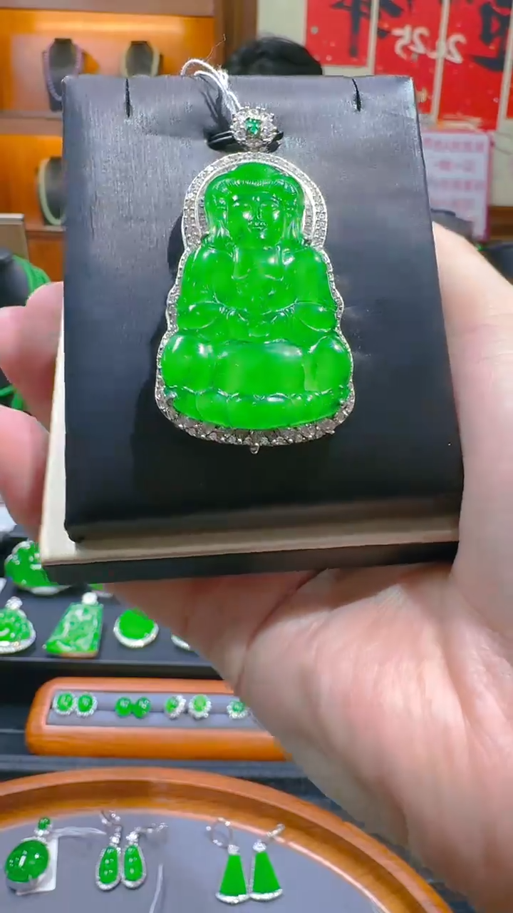 【闪购商品】翡翠吊坠(赠链)银S925镶嵌天然A货翡翠