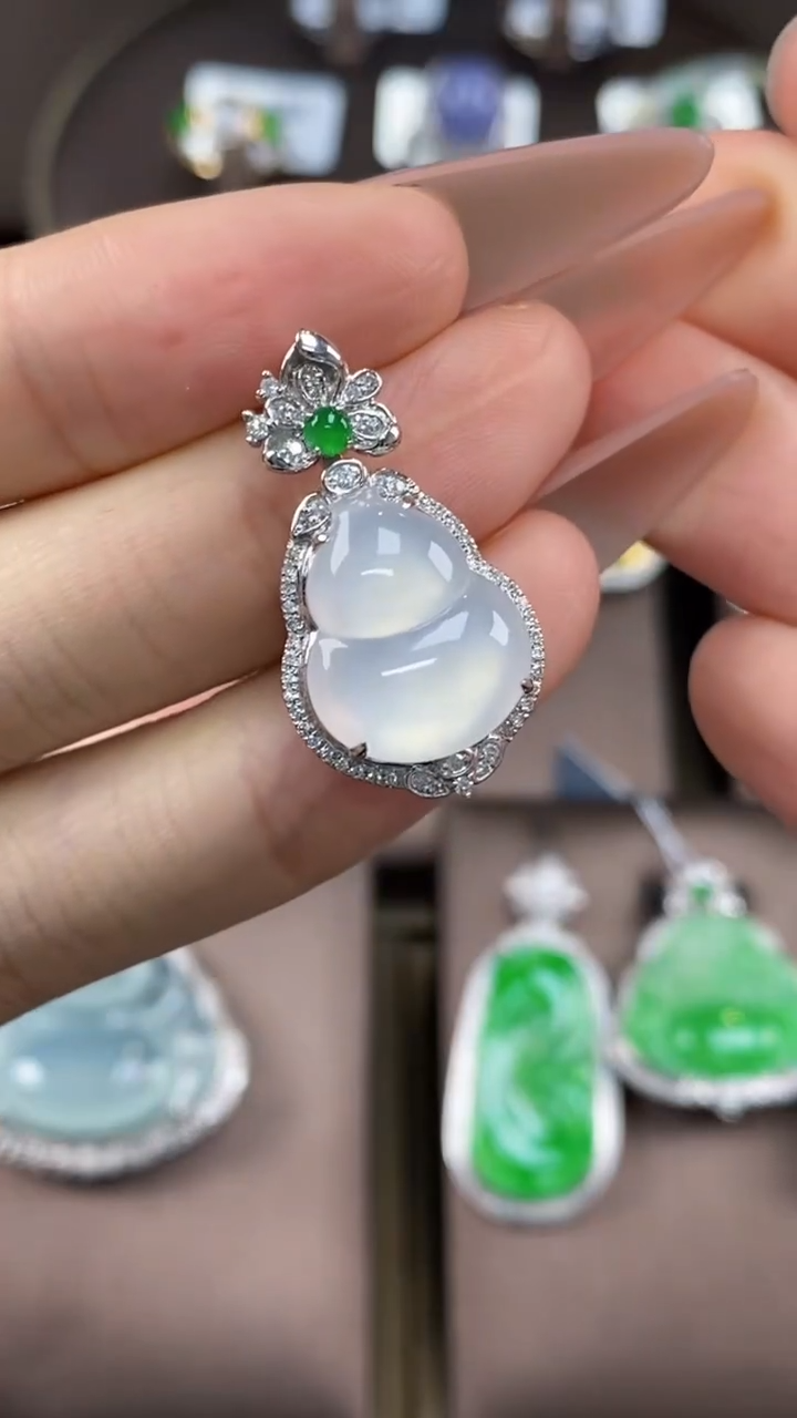 【闪购商品】翡翠吊坠(不含链)18K金镶嵌翡翠包镶葫芦