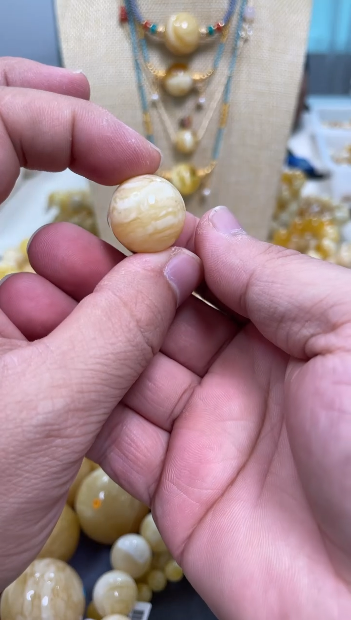 【闪购商品】琥珀颈饰未镶嵌原矿俄料蜜蜡圆珠18mm微瑕
