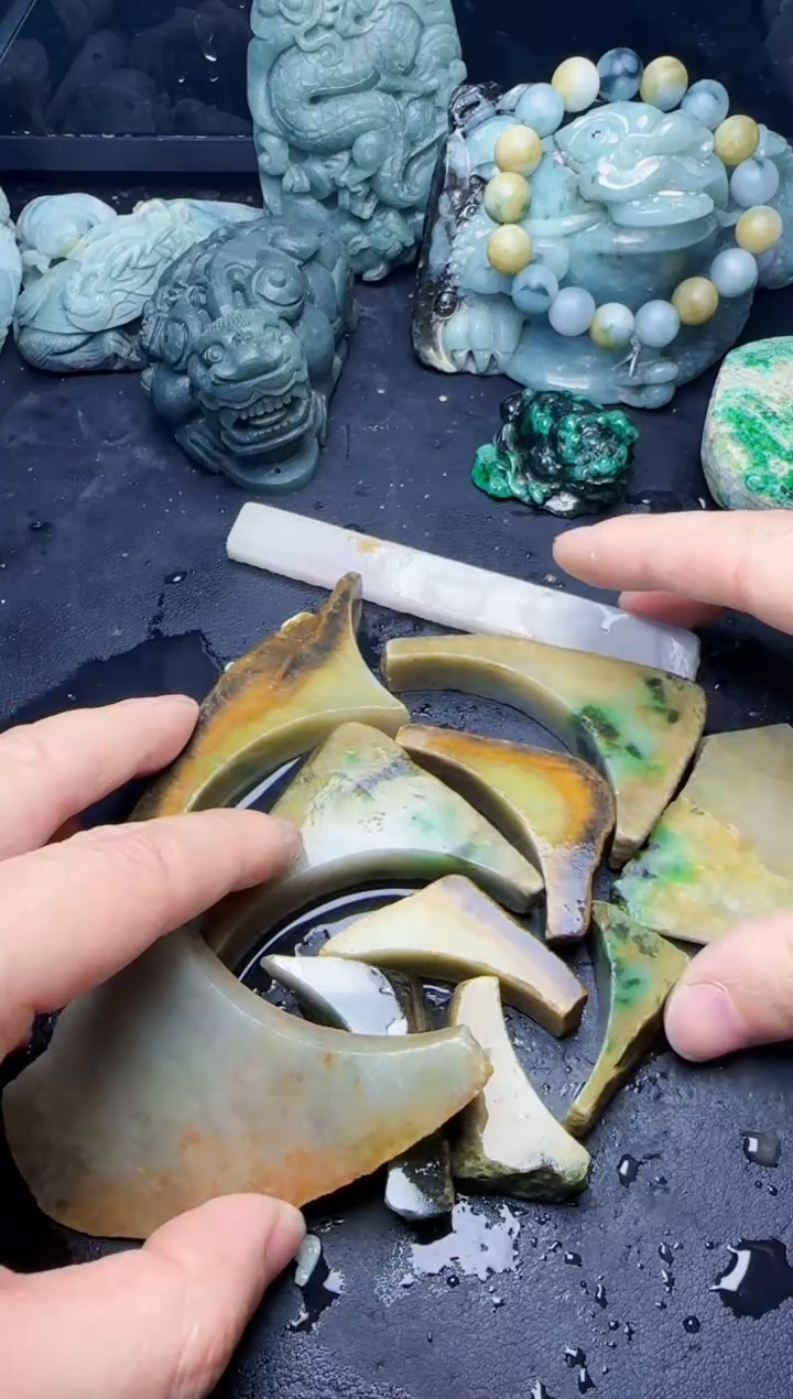颈饰未镶嵌翡翠表**粒09