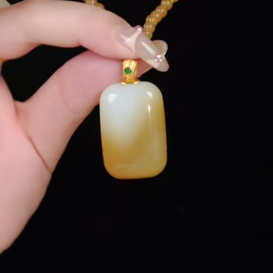  【中国黄金】莹时 | 和田玉*吊坠*18K金镶嵌*多样性发货-D10518-格