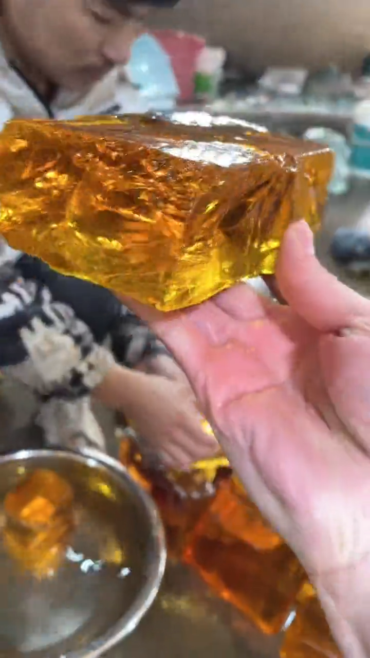 新疆五彩石原石摆件