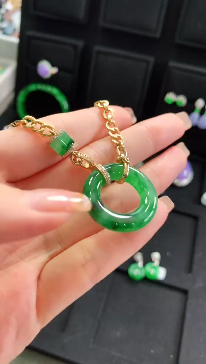 【闪购商品】翡翠颈饰18K金镶嵌吊坠