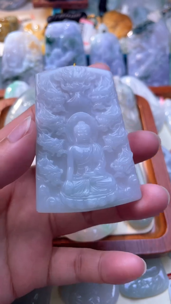 翡翠未镶嵌颈饰九龙