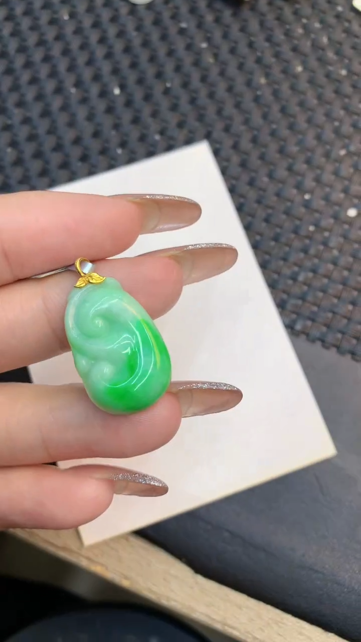 颈饰18K金镶嵌翡翠1