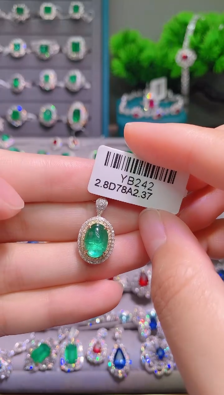 18K金吊坠18K金镶嵌祖母绿.