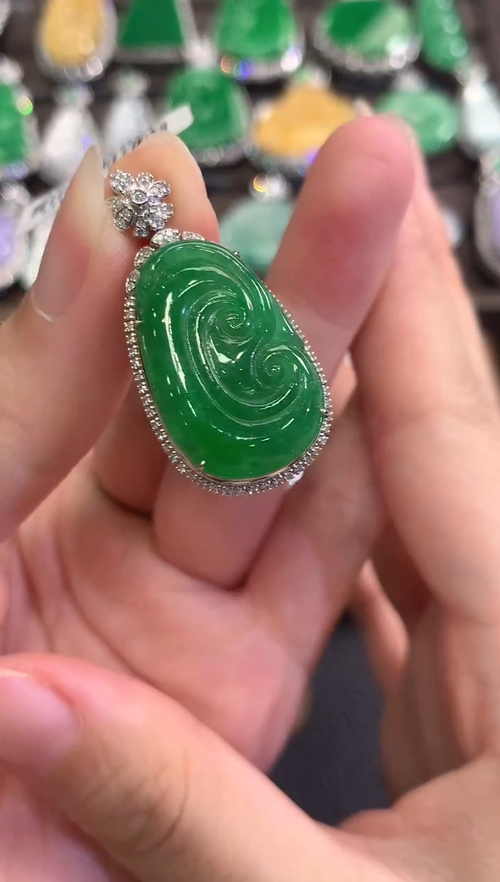 吊坠(不含链)18K金镶嵌翡翠春日珠宝 C36