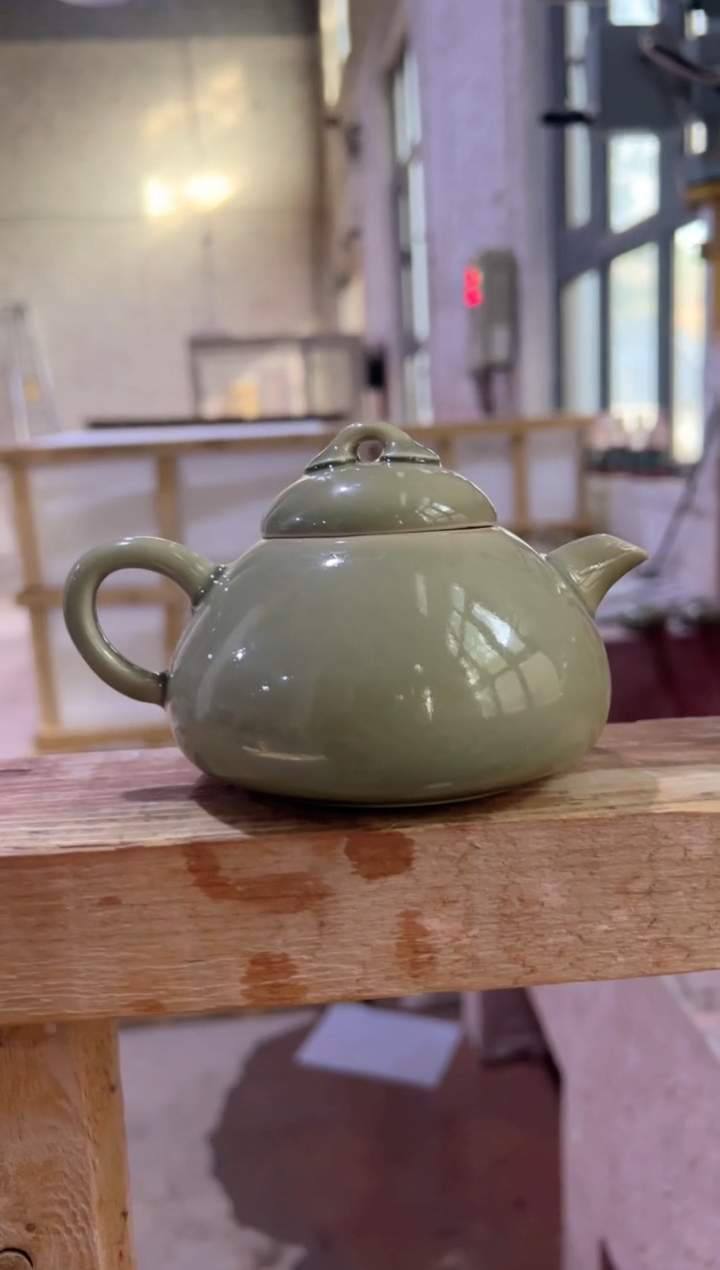 微瑕耀州窑（粘板）乳瓢壶