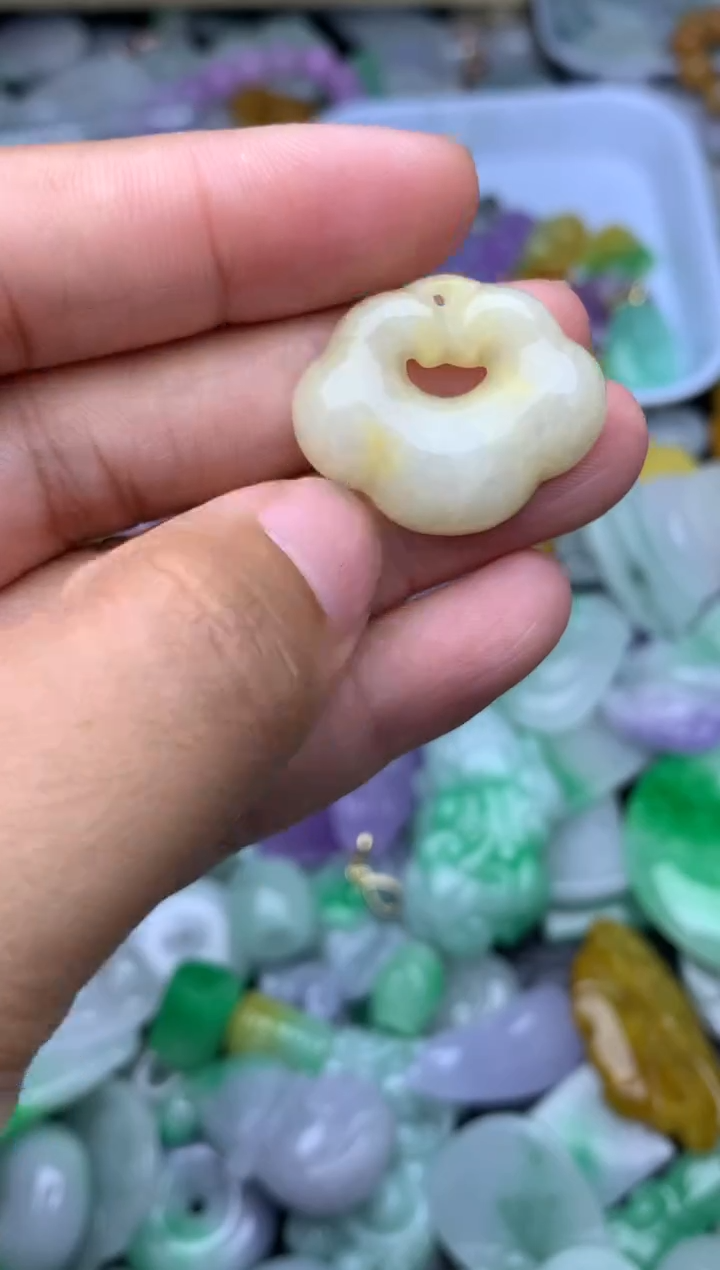 颈饰未镶嵌翡翠天然缅甸翡翠吊坠