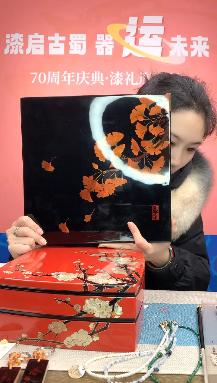 【闪购商品】雕银丝光晕彩银杏正方漆画板