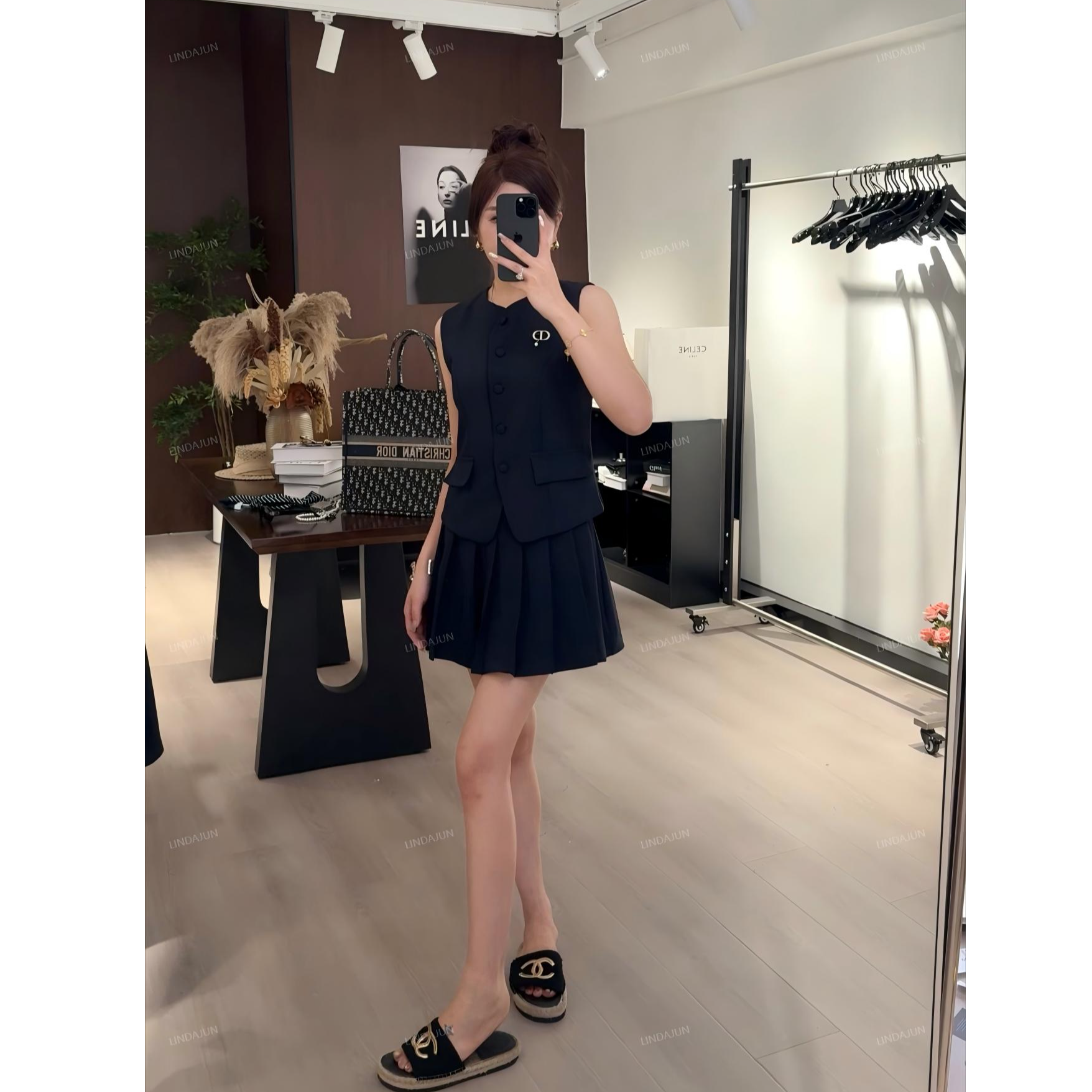 大君君 新款夏季轻奢时尚设计感减龄百褶套装（上衣+短裙）T030