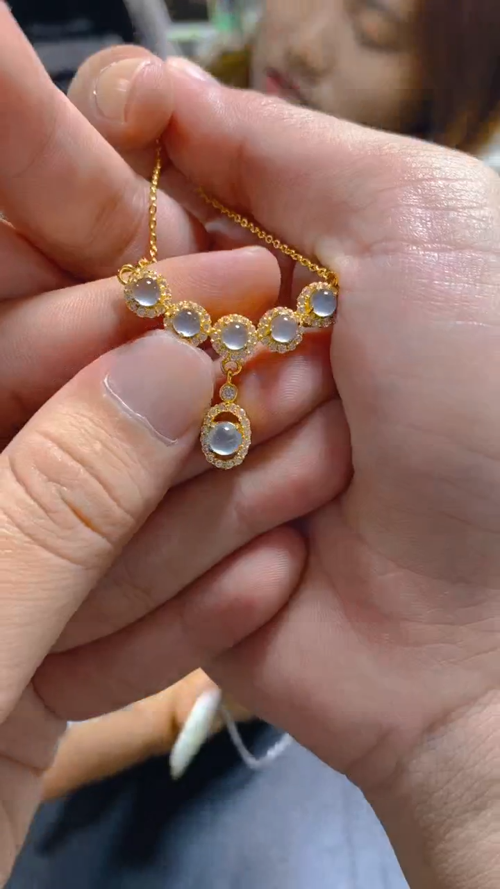 【闪购商品】翡翠吊坠(赠链)未镶嵌0967870677多样性发一