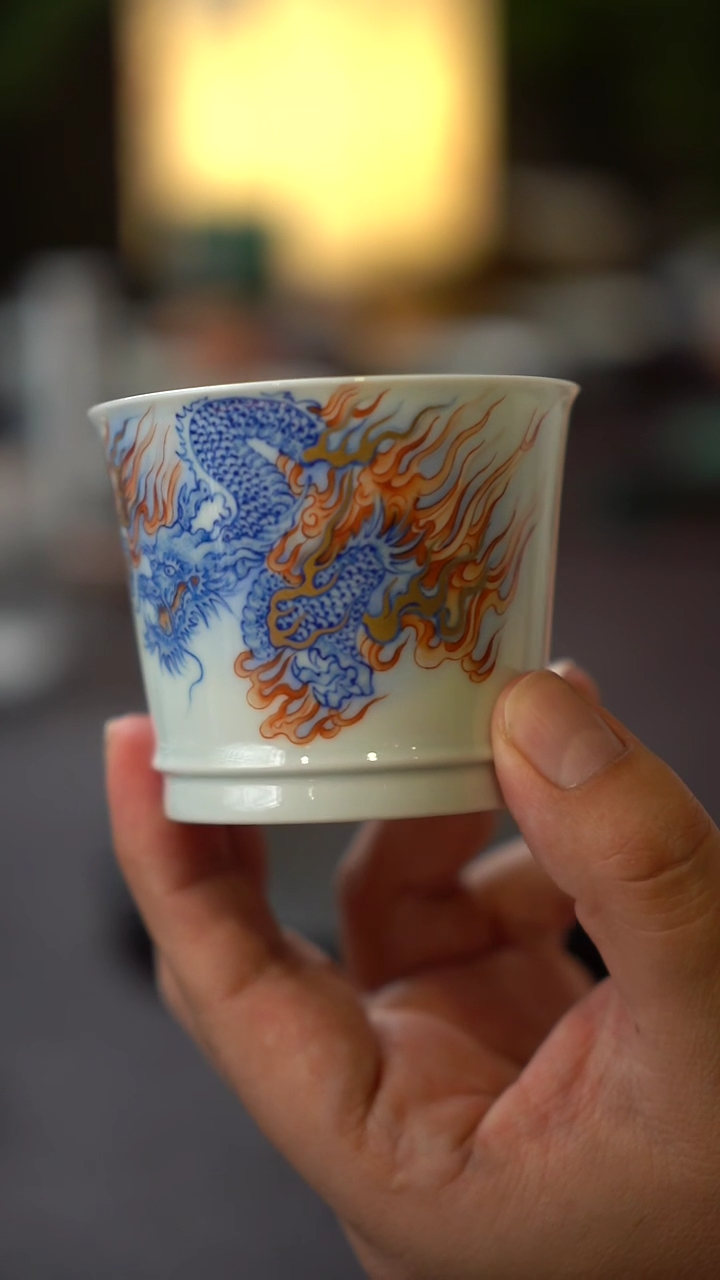 景德镇全手工手绘斗彩火龙直口主人杯