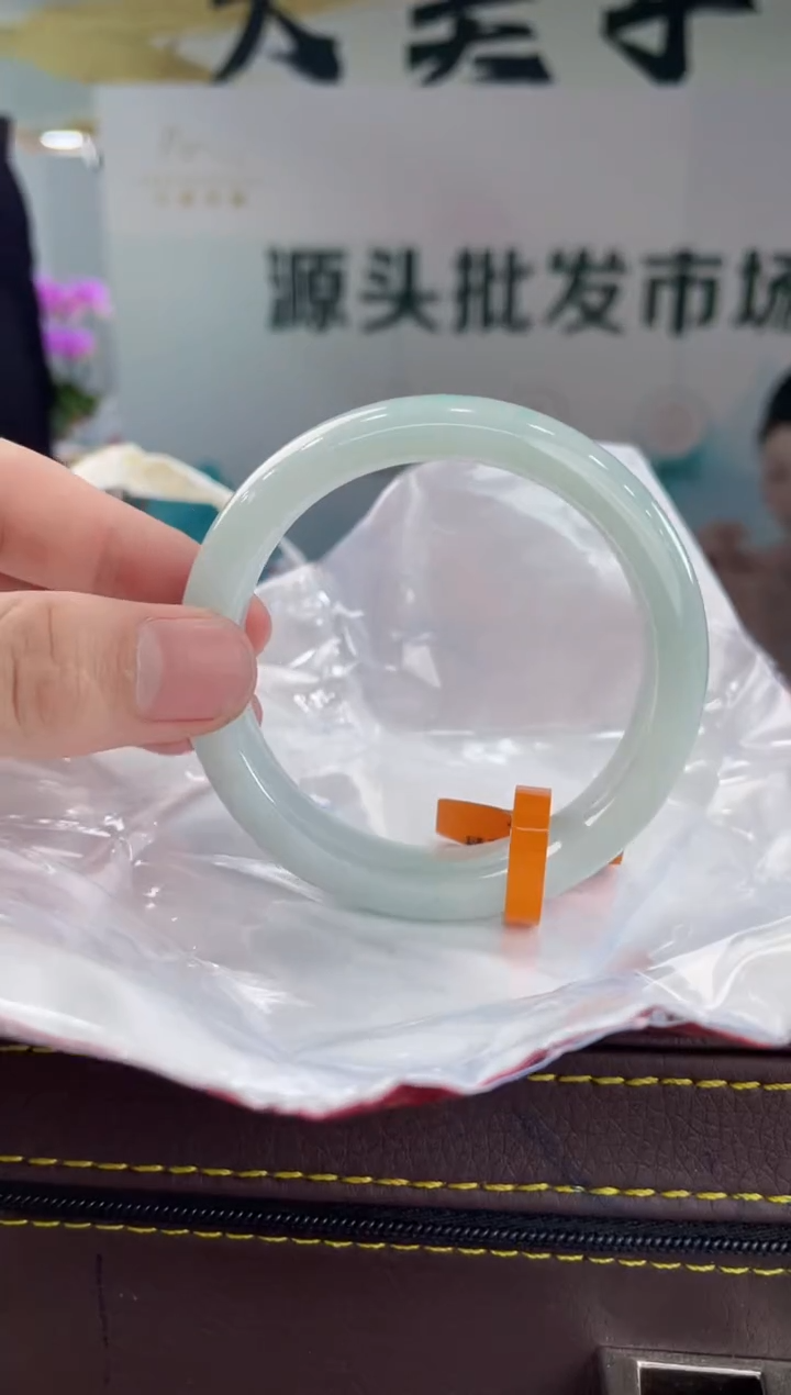 【闪购商品】翡翠手镯未镶嵌手镯