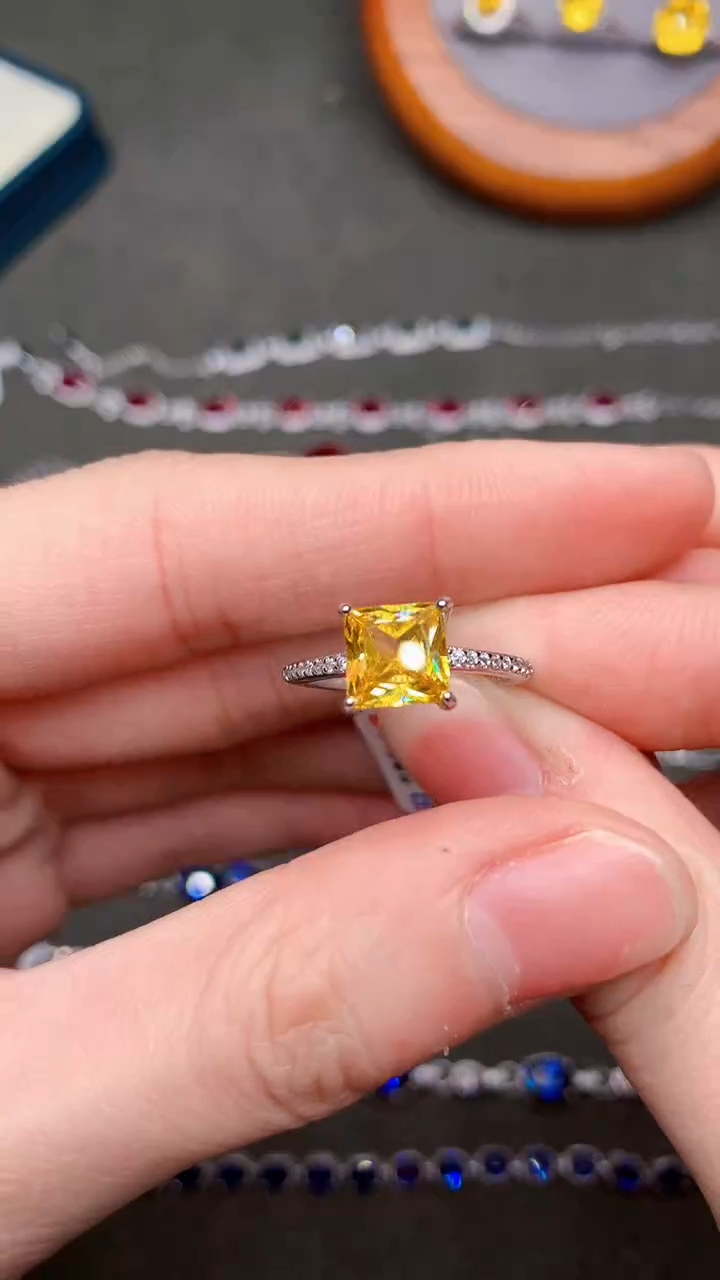 【闪购商品】彩色蓝宝石戒指银S925镶嵌.......