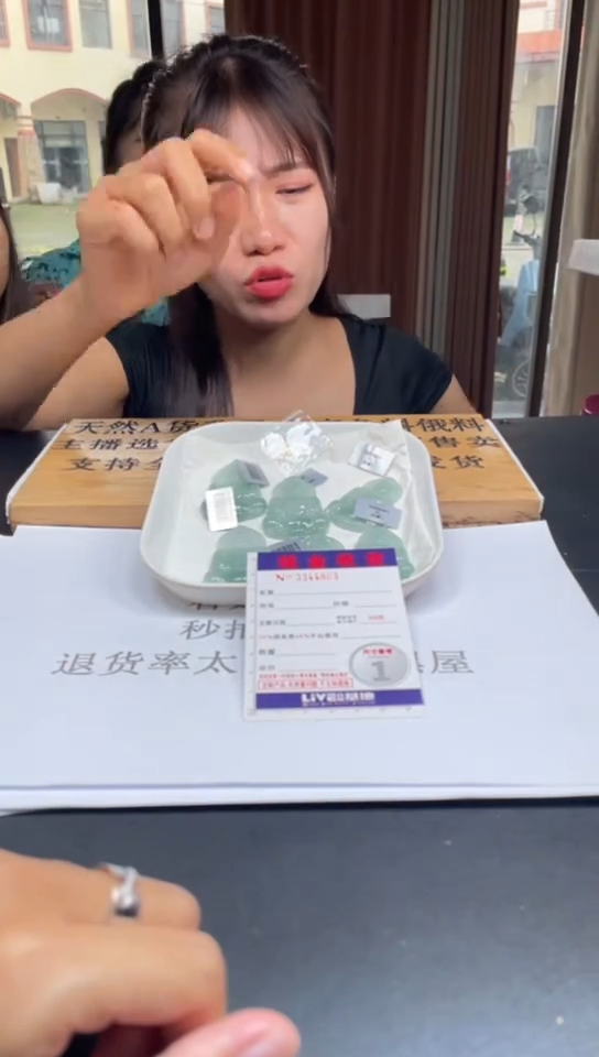 定制翡翠未镶嵌未抛光毛货多样性发其一拍一发一4803配金扣