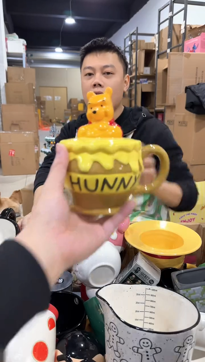 瓷片Q版维尼蜂蜜带盖杯