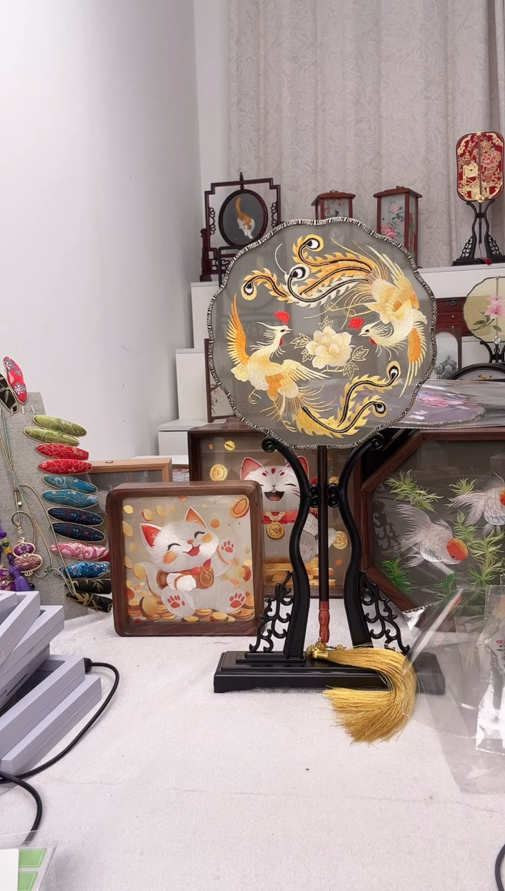 扇子苏绣作品手工团扇