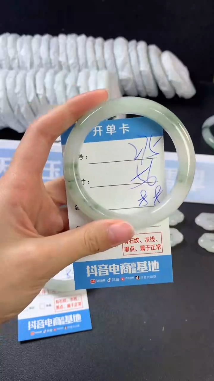 【闪购商品】石英质玉手镯未镶嵌275