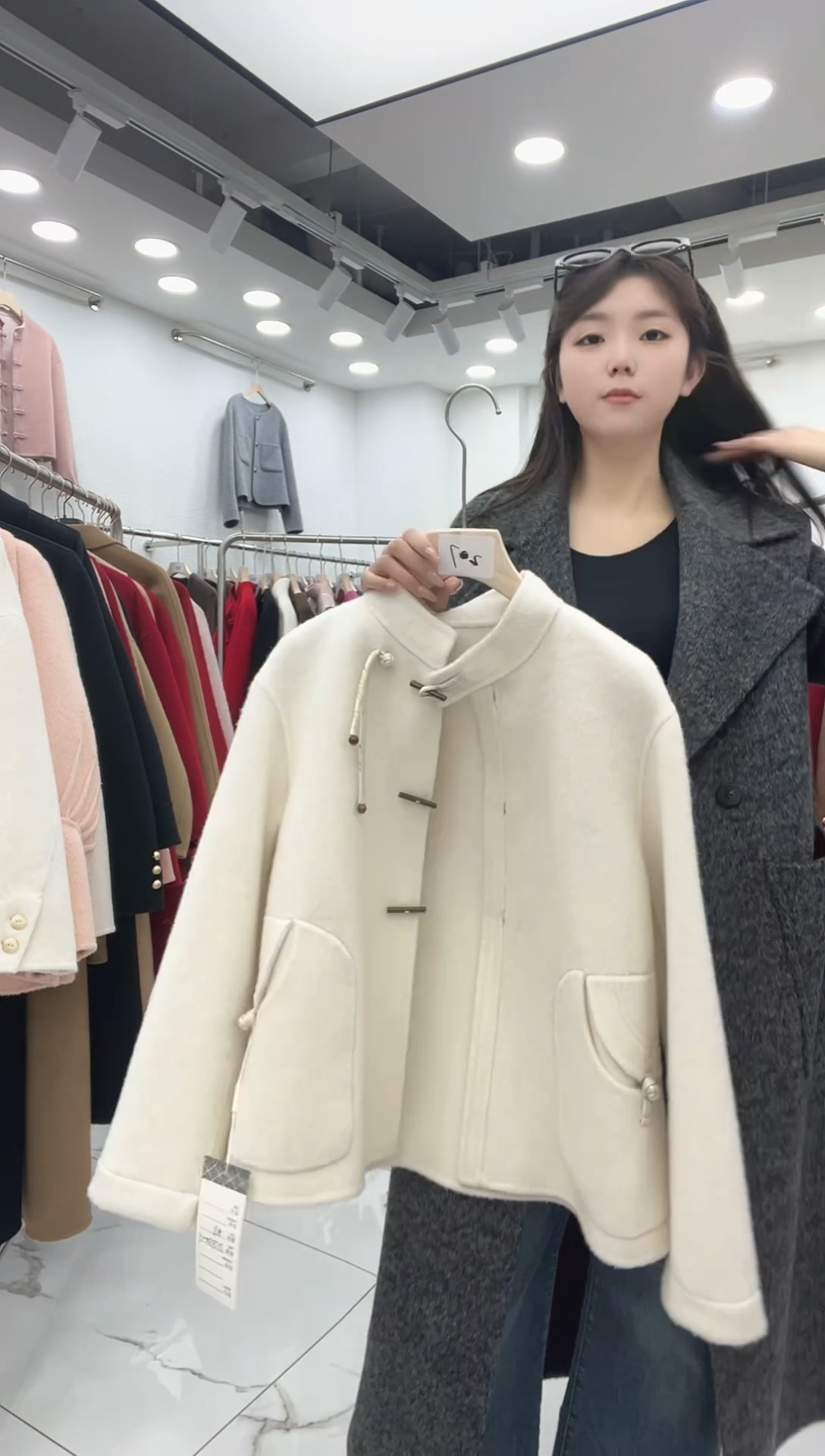 @**草孤品白色大衣中福利