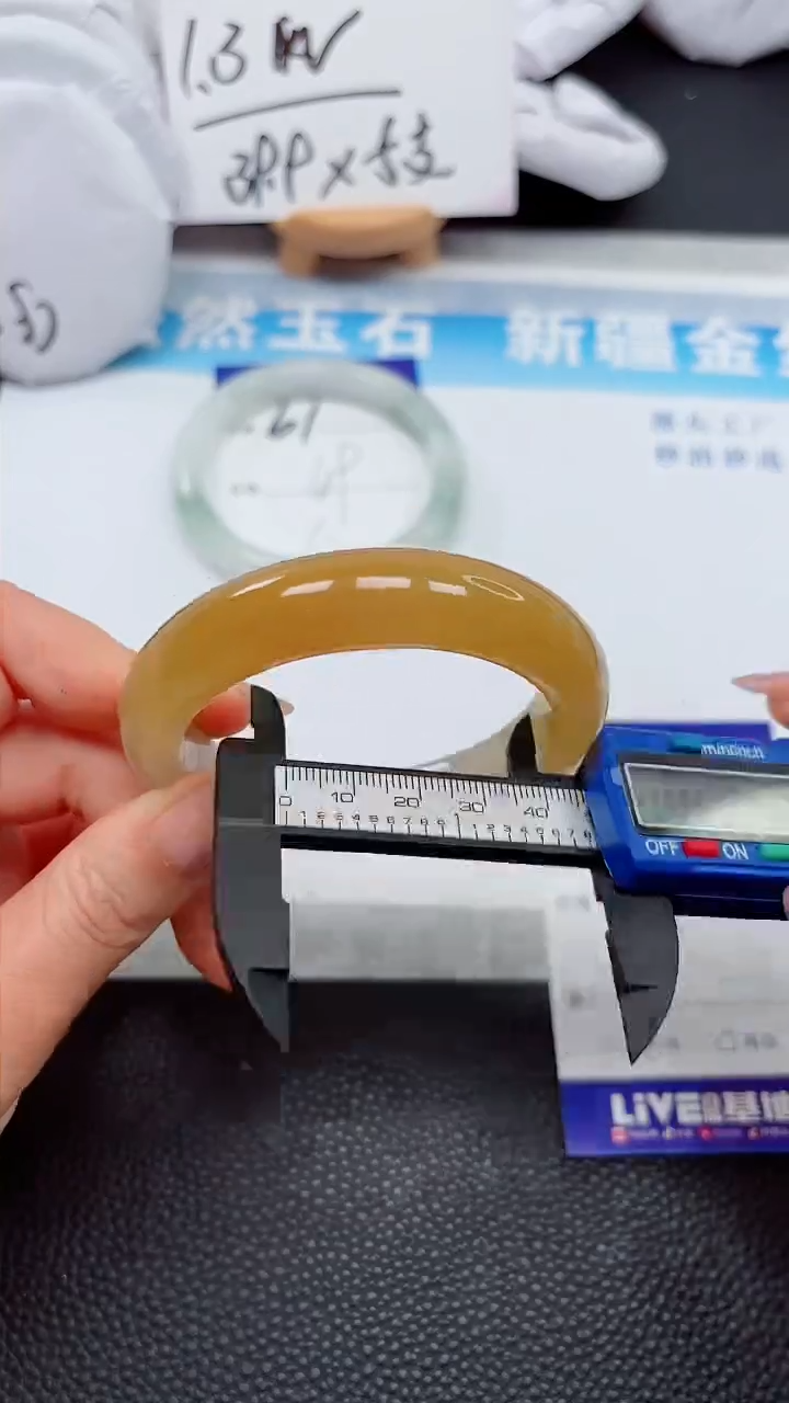 【闪购商品】石英质玉手镯未镶嵌62